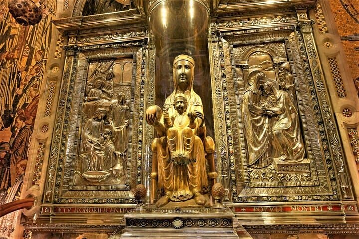 Montserrat Tour from Barcelona with Cog-Wheel Train&Black Madonna