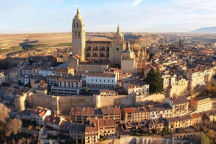 Hike and Visit Segovia with Transport