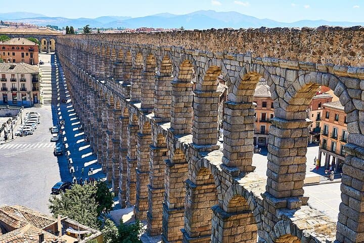 Hike and Visit Segovia with Transport