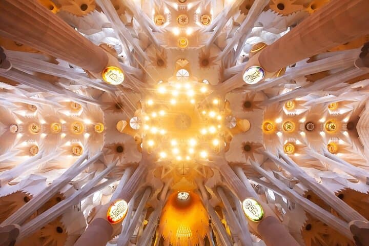 Sagrada Familia Fast Track Guided Tour with Towers Access