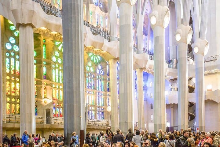 Sagrada Familia Fast Track Guided Tour with Towers Access