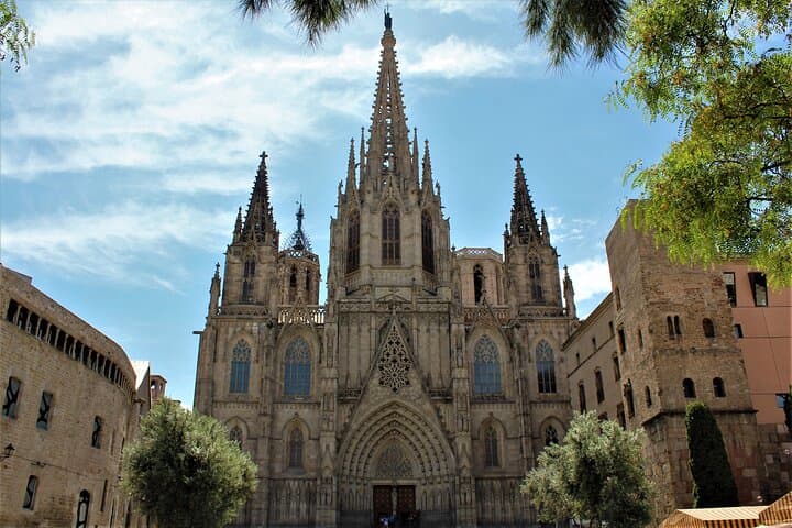 Barcelona walking tour Gothic Quarter and Ramblas+Boat trip
