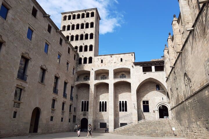 Barcelona walking tour Gothic Quarter and Ramblas+Boat trip