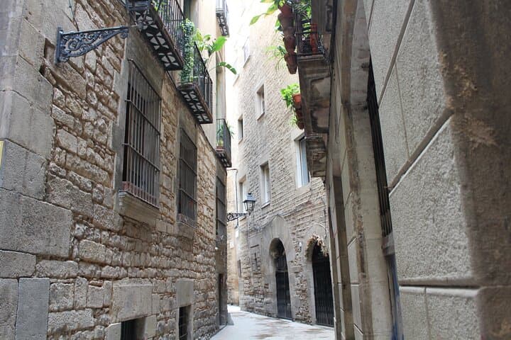 Barcelona walking tour Gothic Quarter and Ramblas+Boat trip