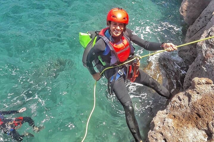 ABSEILING