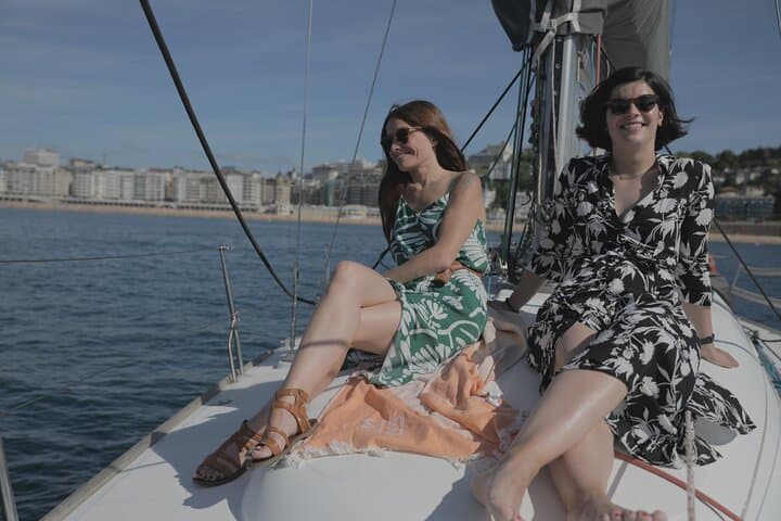 San Sebastian Private Sailing at La Concha Beach & Pasai Donibane
