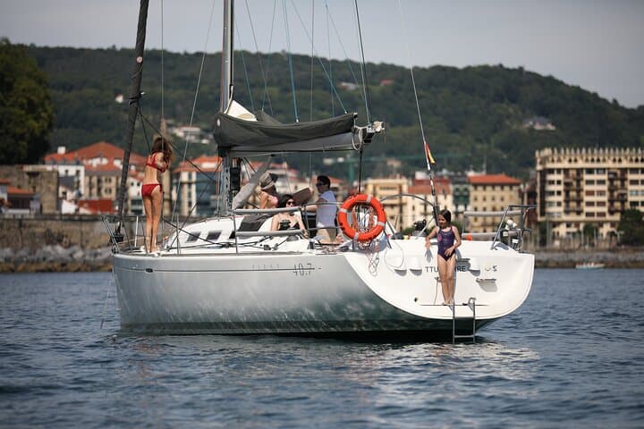 San Sebastian Private Sailing at La Concha Beach & Pasai Donibane