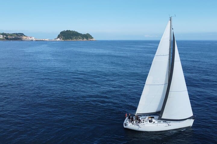 San Sebastian Private Sailing trips & Socioeducational boat tours