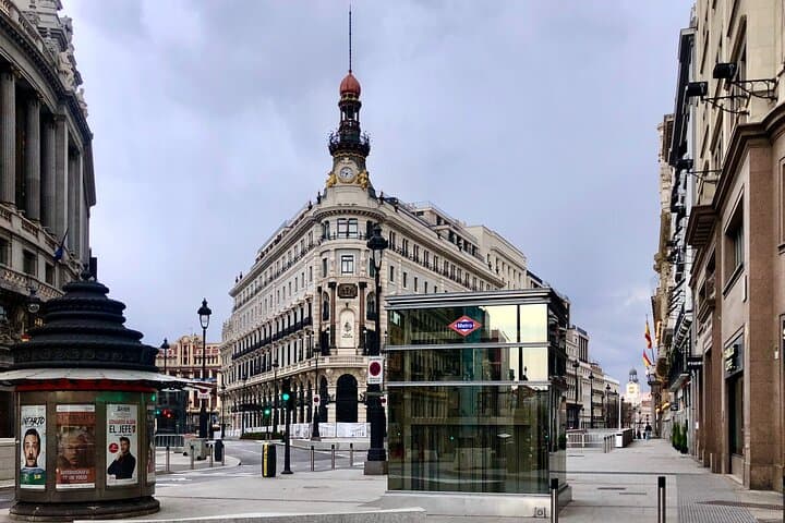 Private Half-Day Guided Tour of Madrid: 2H by private vehicle & 2H walking
