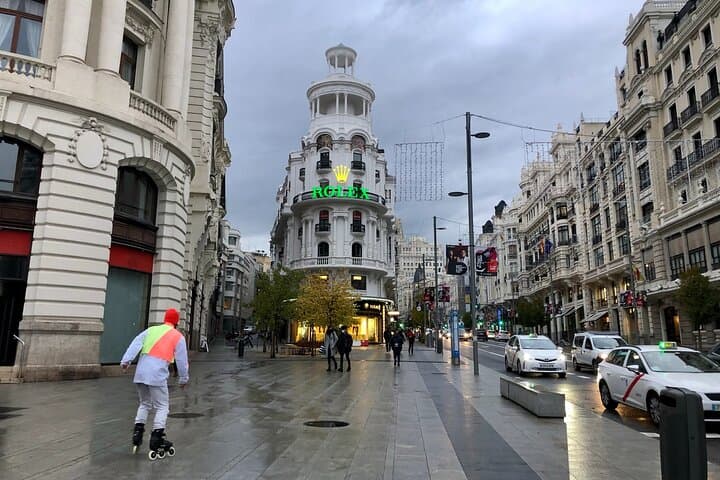 Private Half-Day Guided Tour of Madrid: 2H by private vehicle & 2H walking