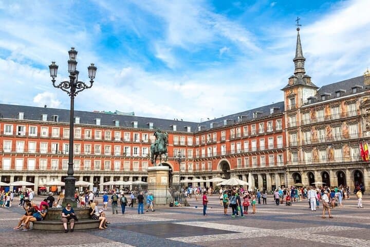 Madrid Airport MAD Round-Trip Transfer in Private Van