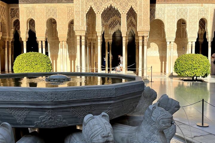 Alhambra private tour (without tickets) total/group Max 15 people