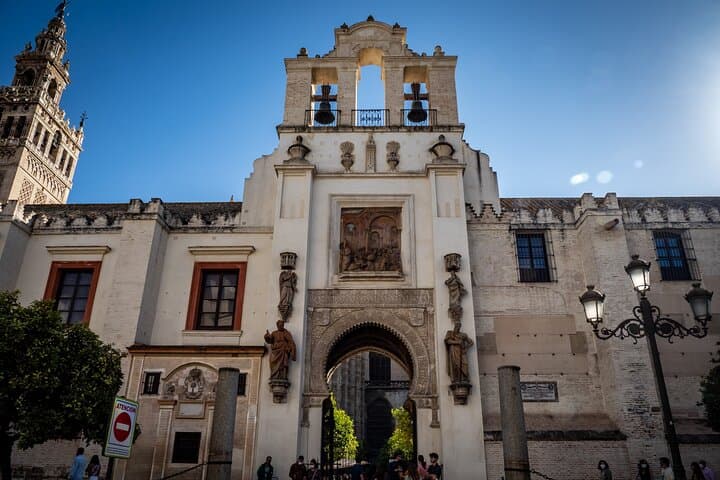 Private Tour Jewish Quarter, center and Plaza de España