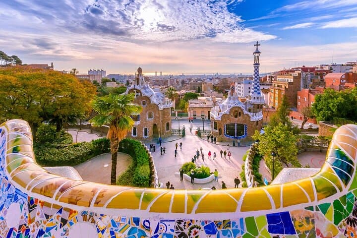 1-Hour Park Guell Gaudi's Wonder Guided Tour Max 6 People Group