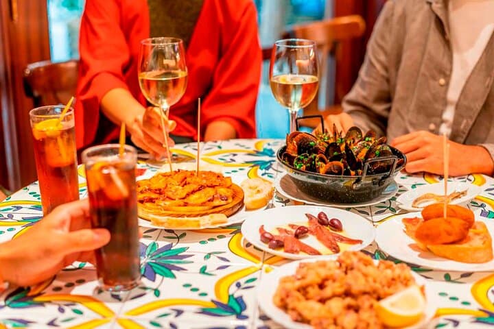 Private Tour: Tapas, Wine & Flamenco Show in Barcelona’s Old Town
