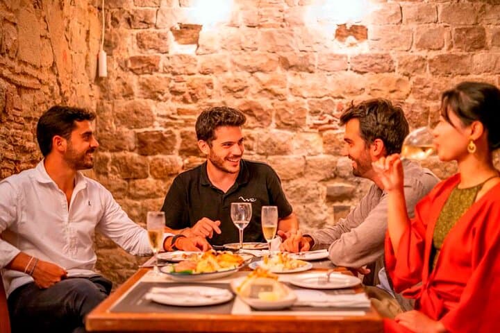 Private Tour: Tapas, Wine & Flamenco Show in Barcelona’s Old Town