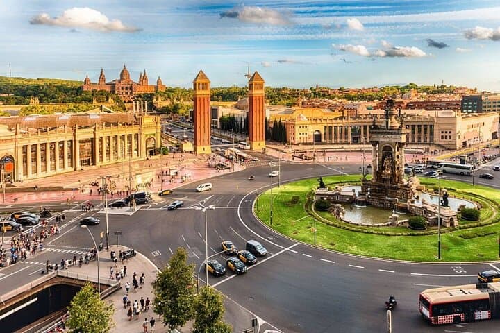 Barcelona Airport BCN Round-Trip Transfer in Private Van
