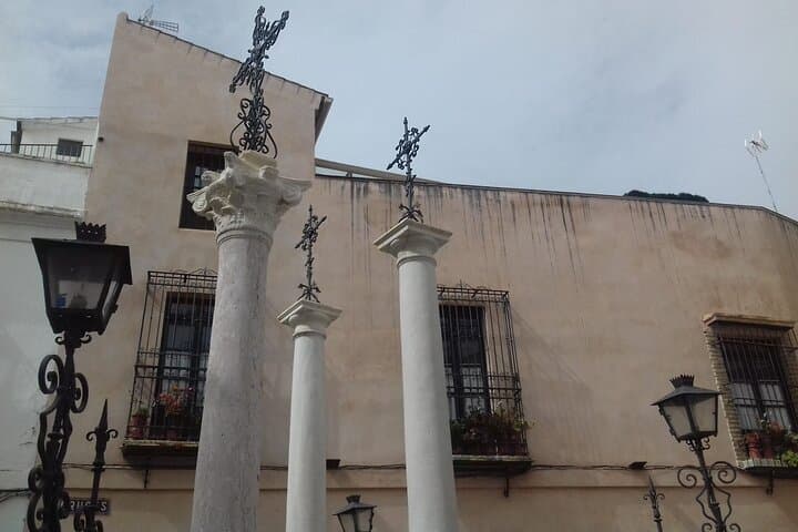 Plaza de las tres cruzes/Three crosses Square