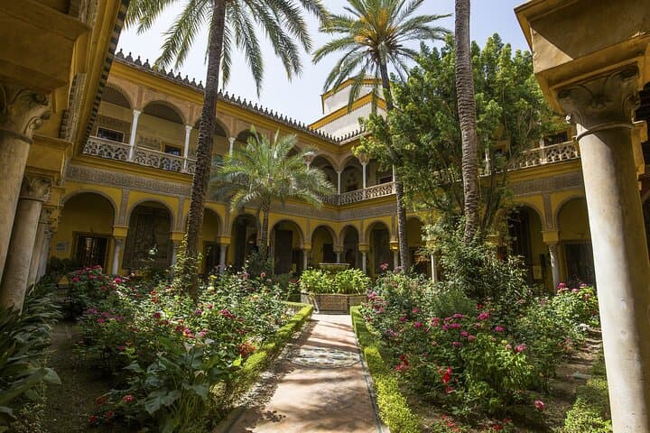 Seville Quest: Uncover the Dark Legends of Old Town