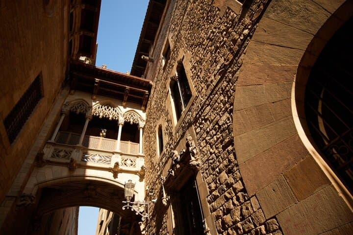 Love in the Gothic Quarter Barcelona: Self-Guided Romantic Walk