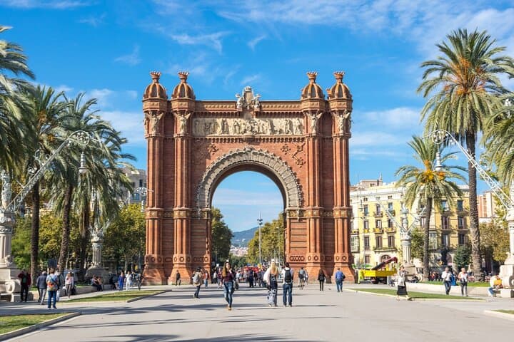 Love in the Gothic Quarter Barcelona: Self-Guided Romantic Walk