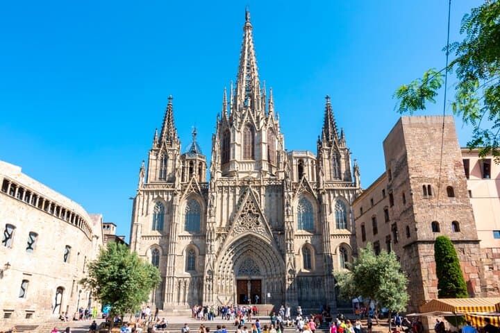 Love in the Gothic Quarter Barcelona: Self-Guided Romantic Walk