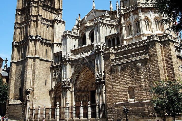 Toledo Essential: Private Visit with Official Guide and Tickets