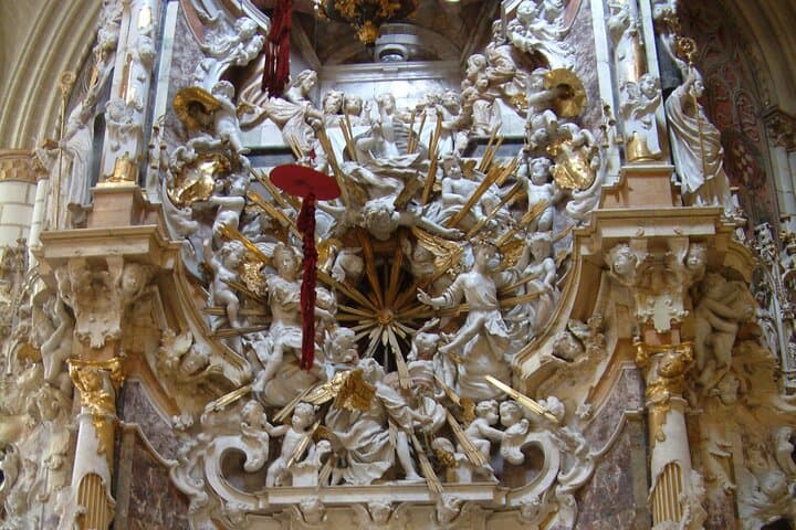 Toledo Essential: Private Visit with Official Guide and Tickets