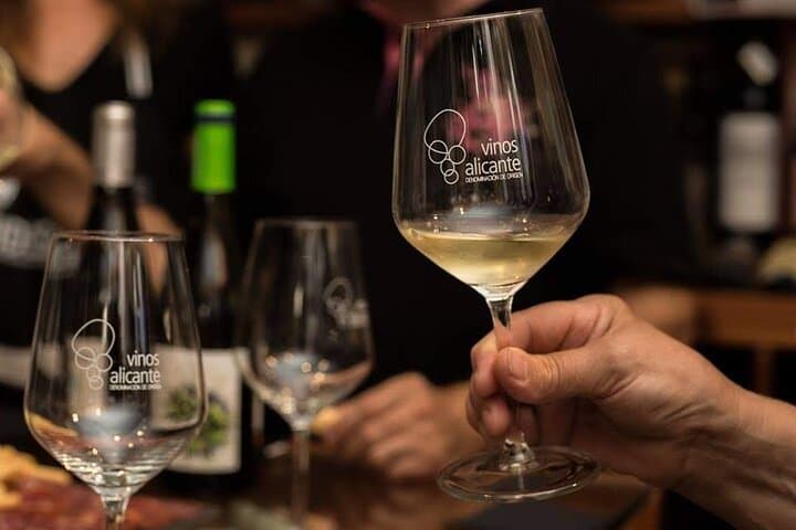 Alicante traditions and tasting at the market