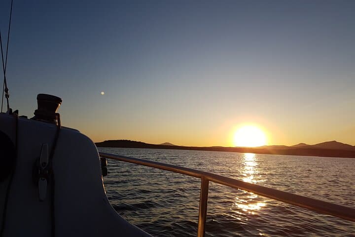 Sailing Experience in Valdecañas Reservoir