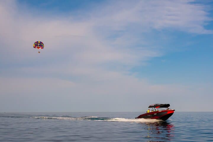 Pack Jet Ski sin licencia y Parasailing Tour en Barcelona