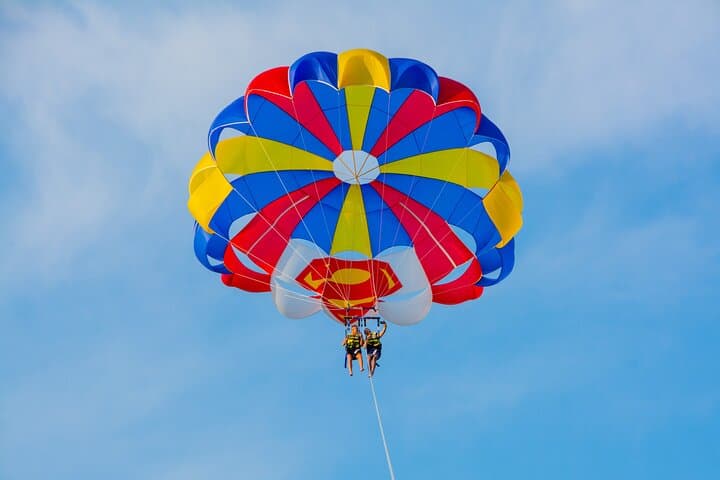 Pack Jet Ski sin licencia y Parasailing Tour en Barcelona