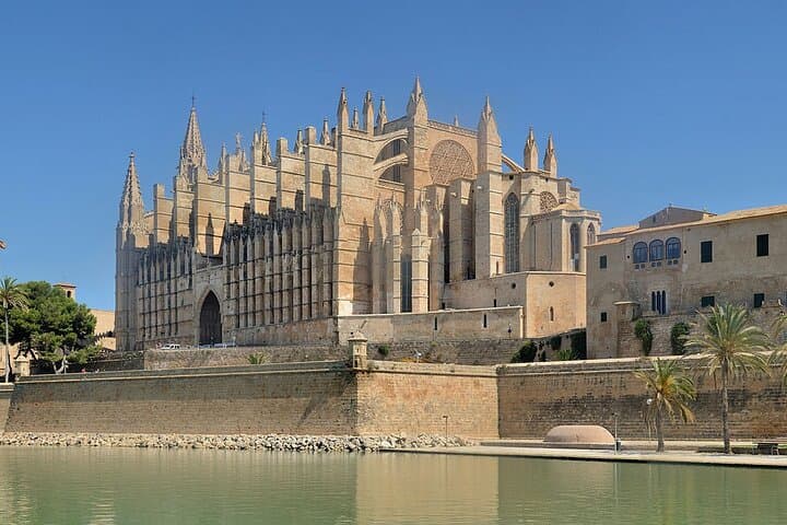 Mallorca Shore Excursion Bellver Castle and Cathedral Private Tour