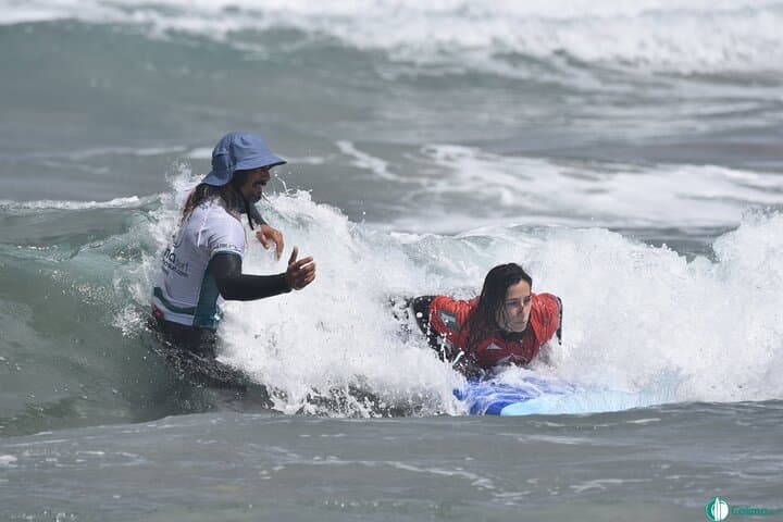 Surf lessons in Famara 9:15-14:30h (4 hours of class)