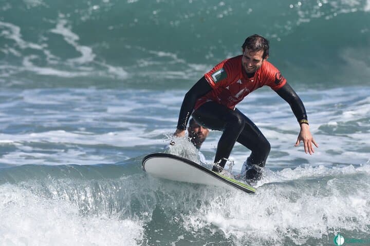 Surf lessons in Famara 9:15-14:30h (4 hours of class)