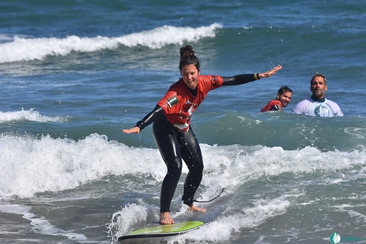Surf lessons in Famara 9:15-14:30h (4 hours of class)