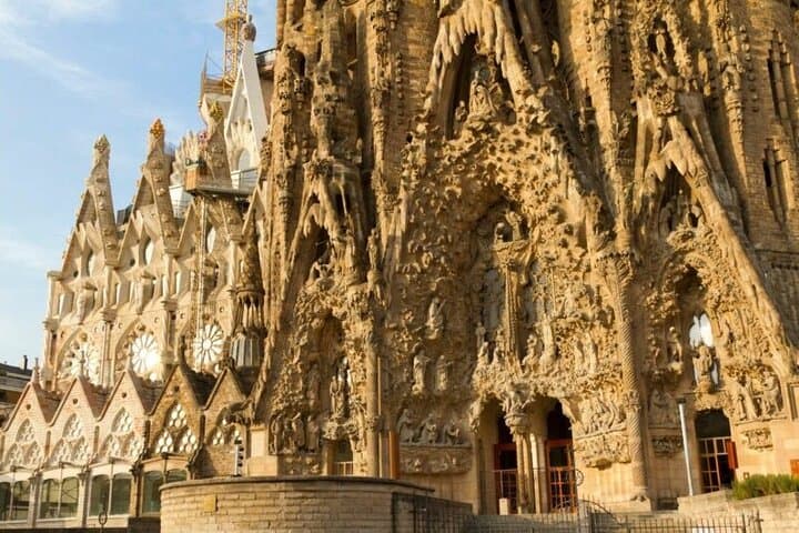 Full-Day Private Guided All Inclusive Barcelona Shore Excursion