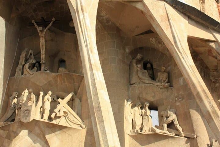 Full-Day Private Guided All Inclusive Barcelona Shore Excursion