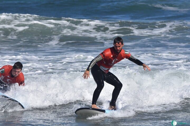 Surf lessons in Famara 9:15-14:30h (4 hours of class)