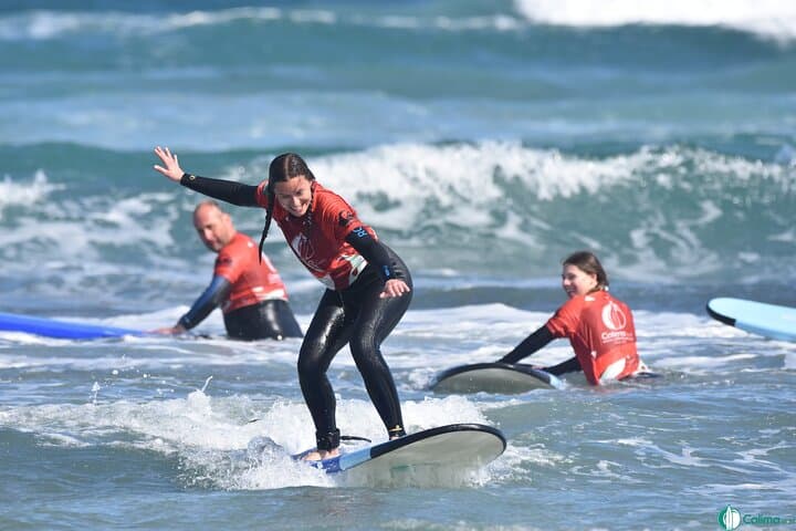 Surf lessons in Famara 9:15-14:30h (4 hours of class)
