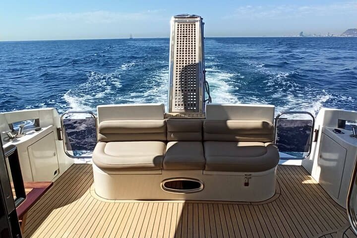 Luxury Boat Experience: 1h Cruise with Lunch or Dinner for Two