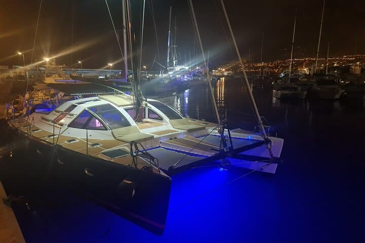 Avistamiento de ballenas en Tenerife. Barco White Tenerife.