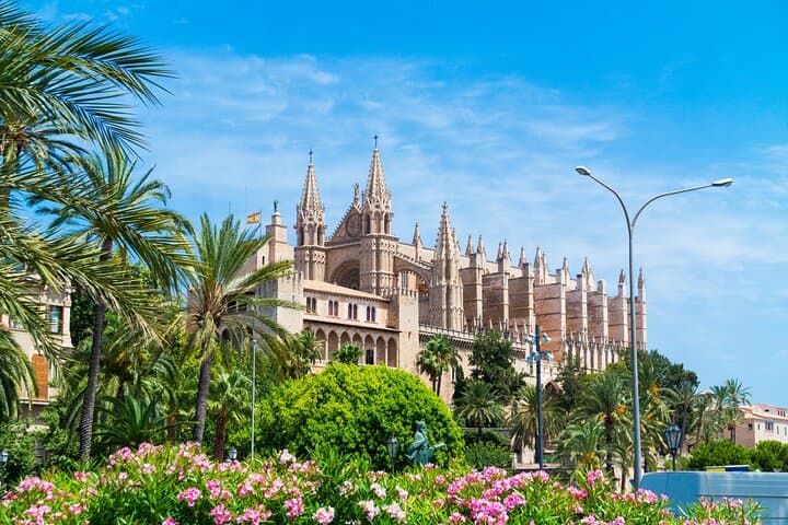 Palma de Mallorca Self-Guided Scavenger Hunt and Tour