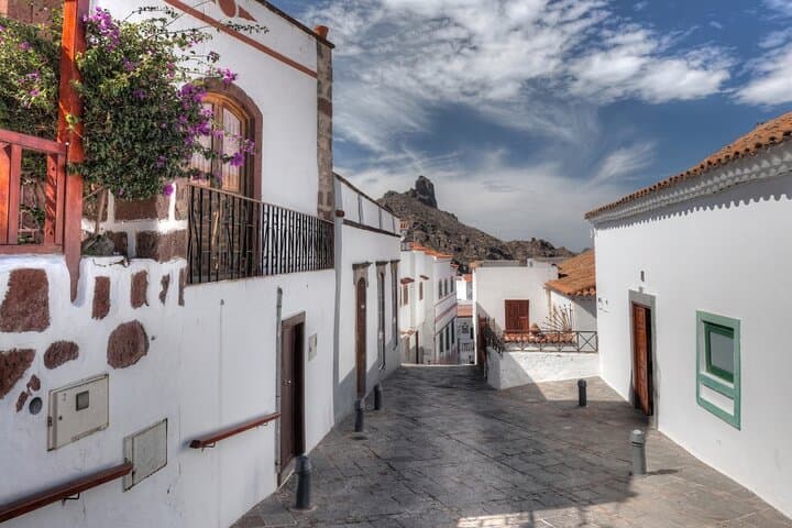 Tejeda, historic center and view of the Roque Bentaiga