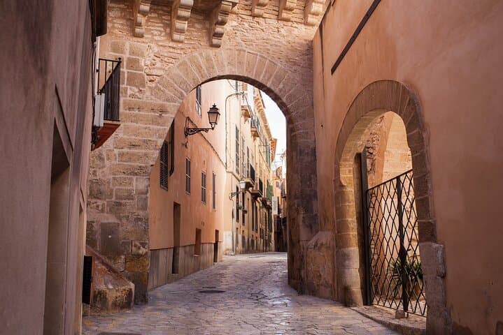 AbenteuerDate, Palma,Santa Catalina, Tour with Fun Activities in German Language