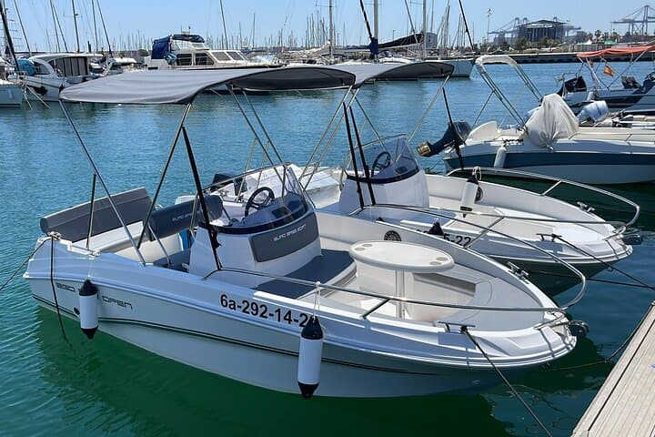 BOATS WITHOUT LICENSE