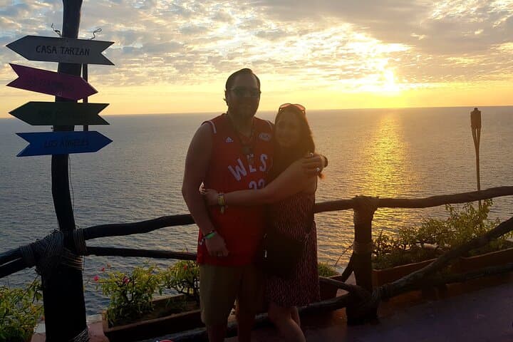 High Divers DeLuxe Three Course Dinner + Two Drinks plus SUNSET