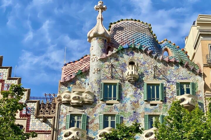 The most important Catalan legend inspired the design of the façade