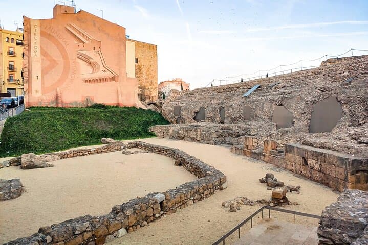 Tarragona Self-Guided City Walking Tour & Scavenger Hunt