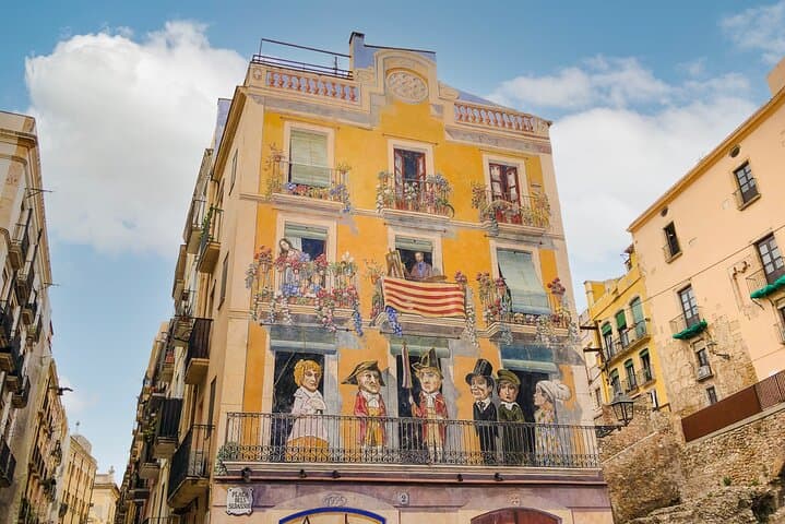 Tarragona Self-Guided City Walking Tour & Scavenger Hunt